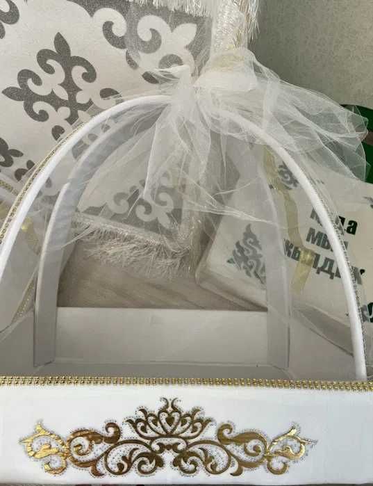 Белый квадратный коржын