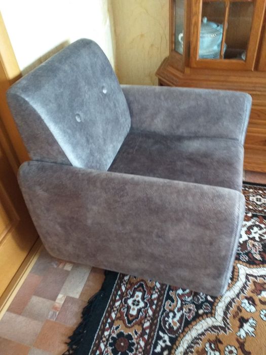 Кресло, обивка велюровая