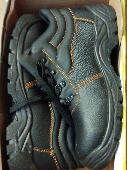 Мъжки работни обувки 44 номер
