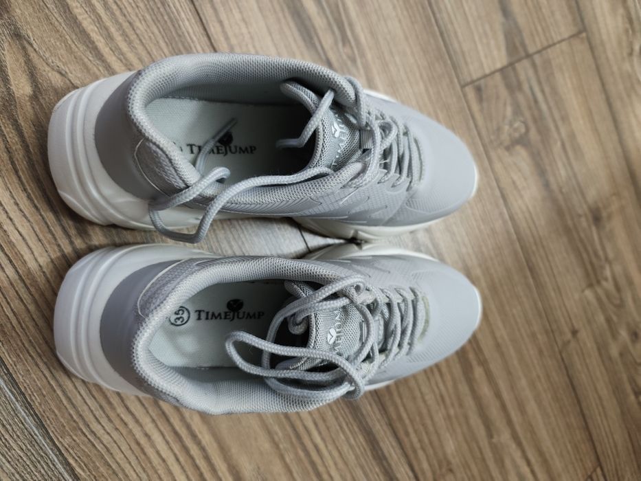 Продам городские кроссовки