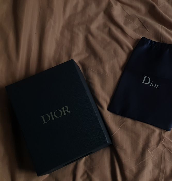 Vând   Dior   b23