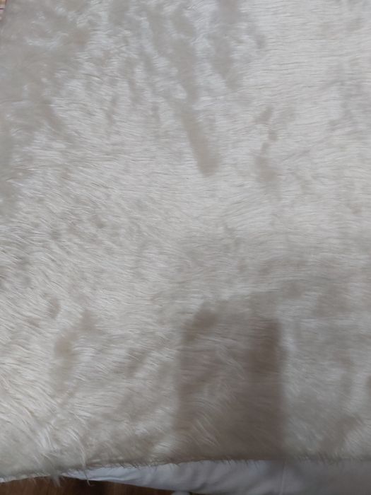 Бели единични китеници