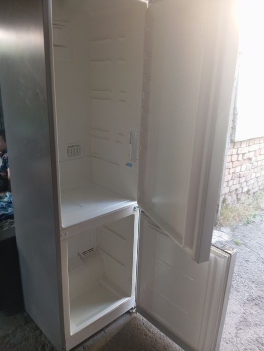 Срочно Продам холодильник, включается, но не морозит