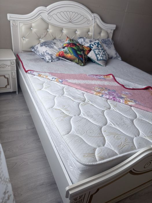 Кровать и матрац отдельно