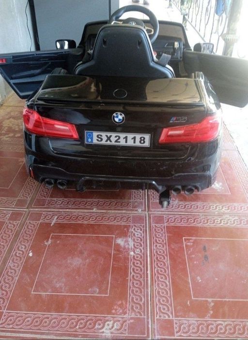 BMW pultli mashina sotiladi