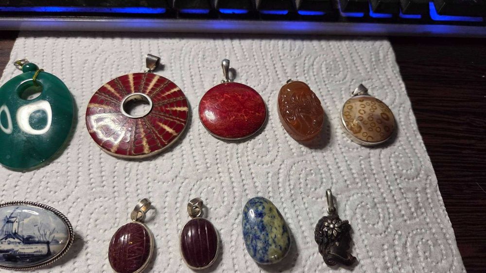 Lot vintage de 16 pandative