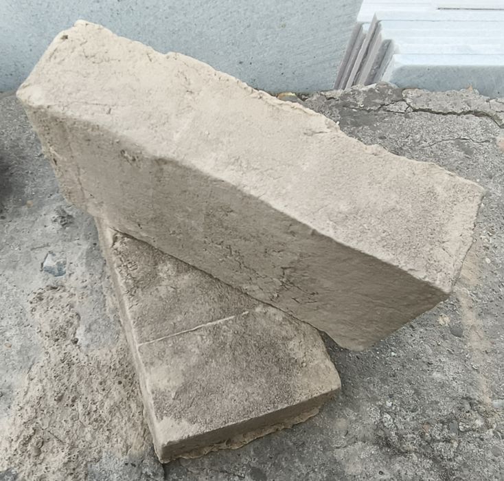 Xom g'isht sotiladi. Iltimos, e'tibor bilan o'qing.