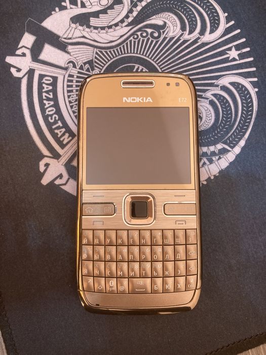 Продам Nokia e72