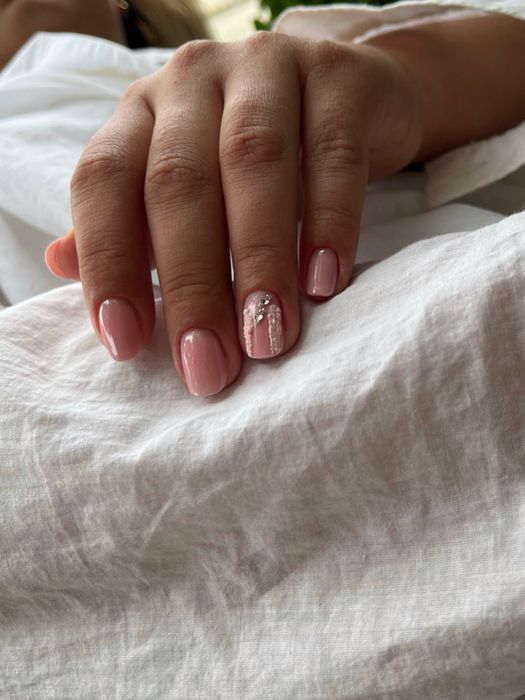 • Unghii cu gel / Ojă semi-permanentă