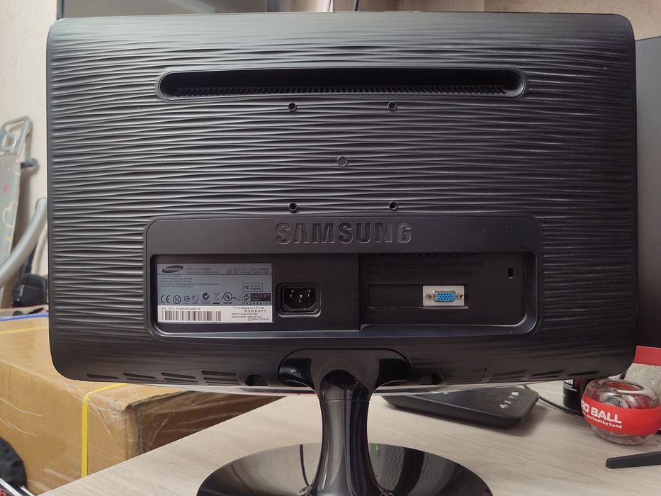 Монитор Samsung SyncMaster B2030 60 герц