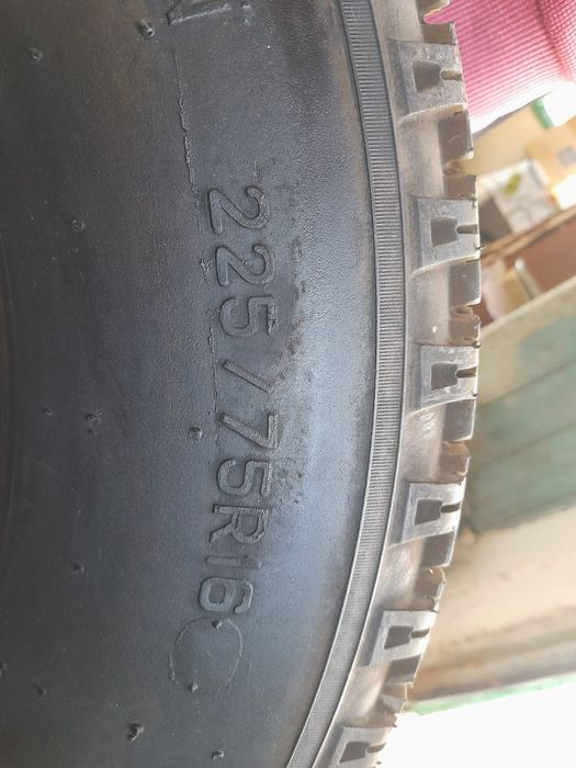 Продаётся резина на УАЗ