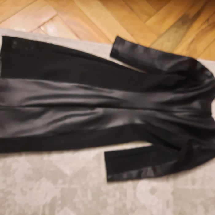 Платье кожаное с вышивкой .