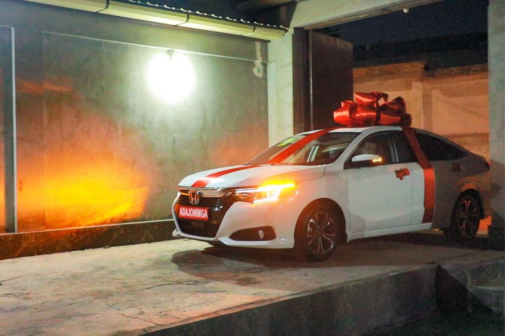 Лента машинага, кок бантик машинага, автобант