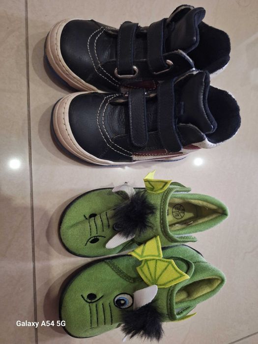 Ghetute si papuci de interior nr 25