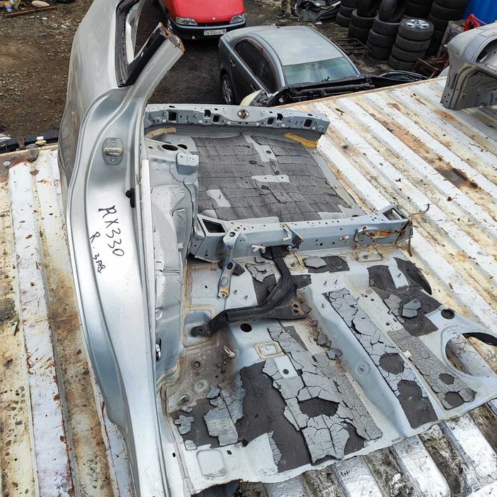 Заднее правое крыло Lexus RX330