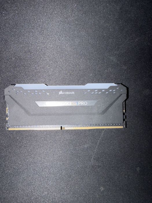 8GB DDR4-3200, Corsair Vengeance RGB Pro