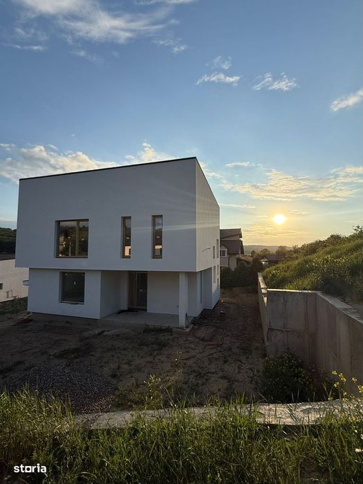Casa moderna P+E 214 mp Corunca, str Rasaritului