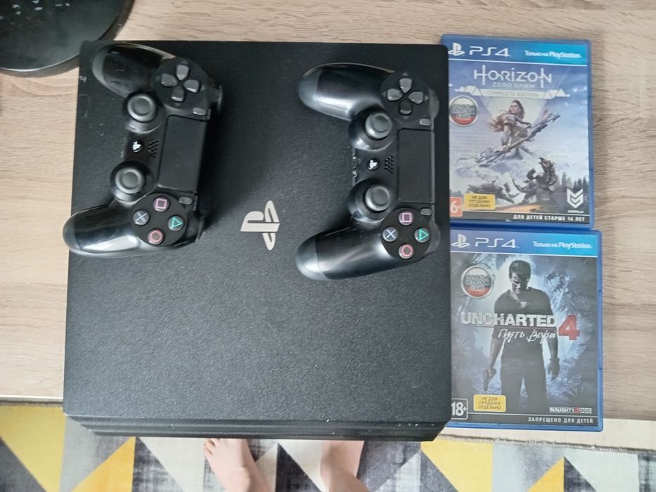 Продам ps4 pro в хорошем состоянии