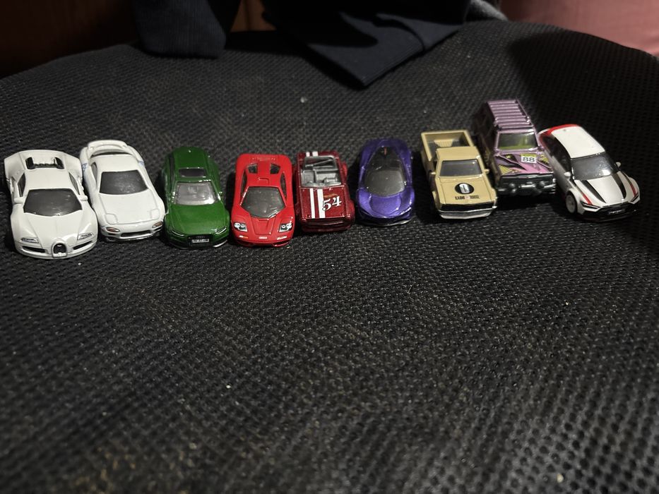 Продам машинки hotwhels  в отличном состоянии.
