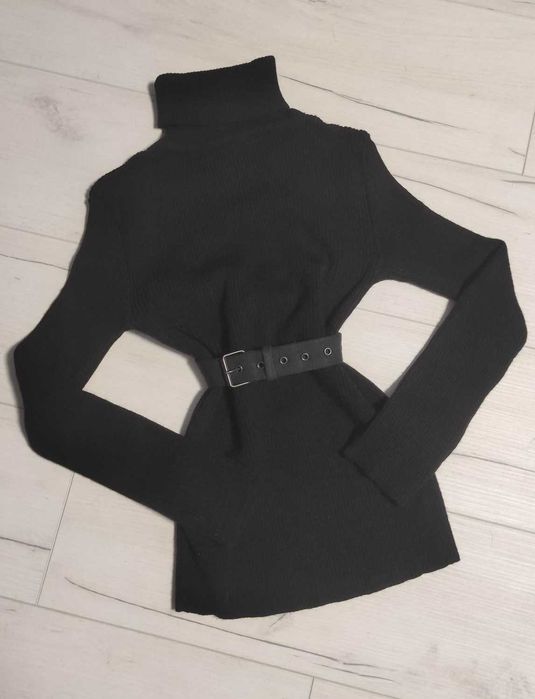 Дамска черна блуза с поло яка