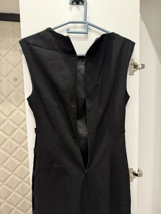 Платье черное приталеное ZARA