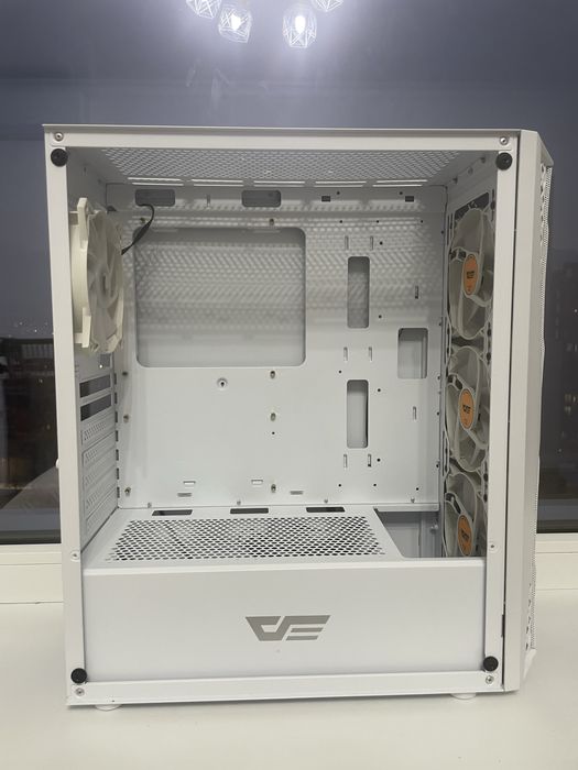 Продается белый  корпус