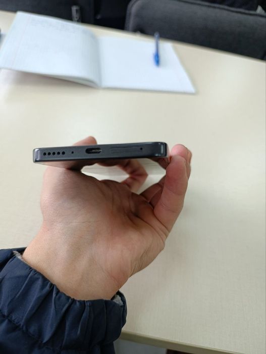 Telefon sotiladi.Redmi Note 13,