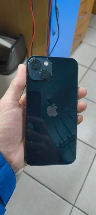 Продам Iphone 13
