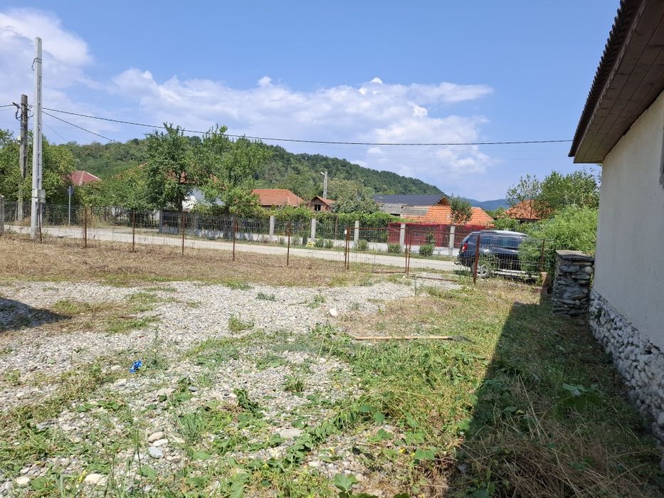 Vand sau schimb cu garsoniera casa 182mp si teren 3500mp in Sambotin