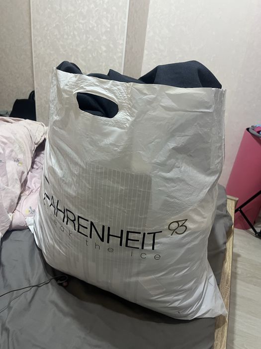 Пакет с женскими вещами