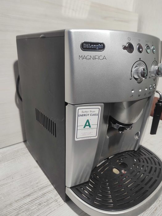 Кафеавтомат - робот Delonghi MAGNIFICA ECO