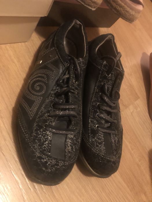 Вся обувь кожанная