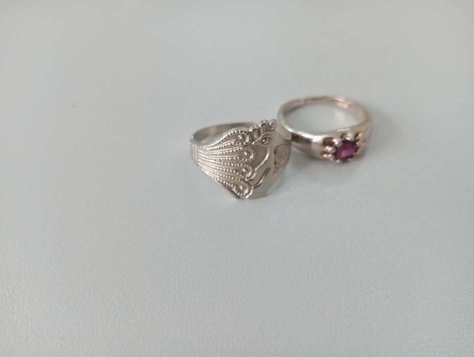 Кольца б/у есть персни.