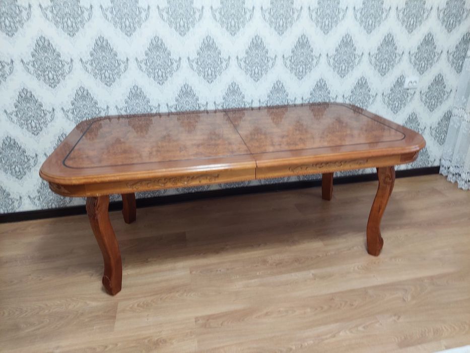 Продам гостинный стол