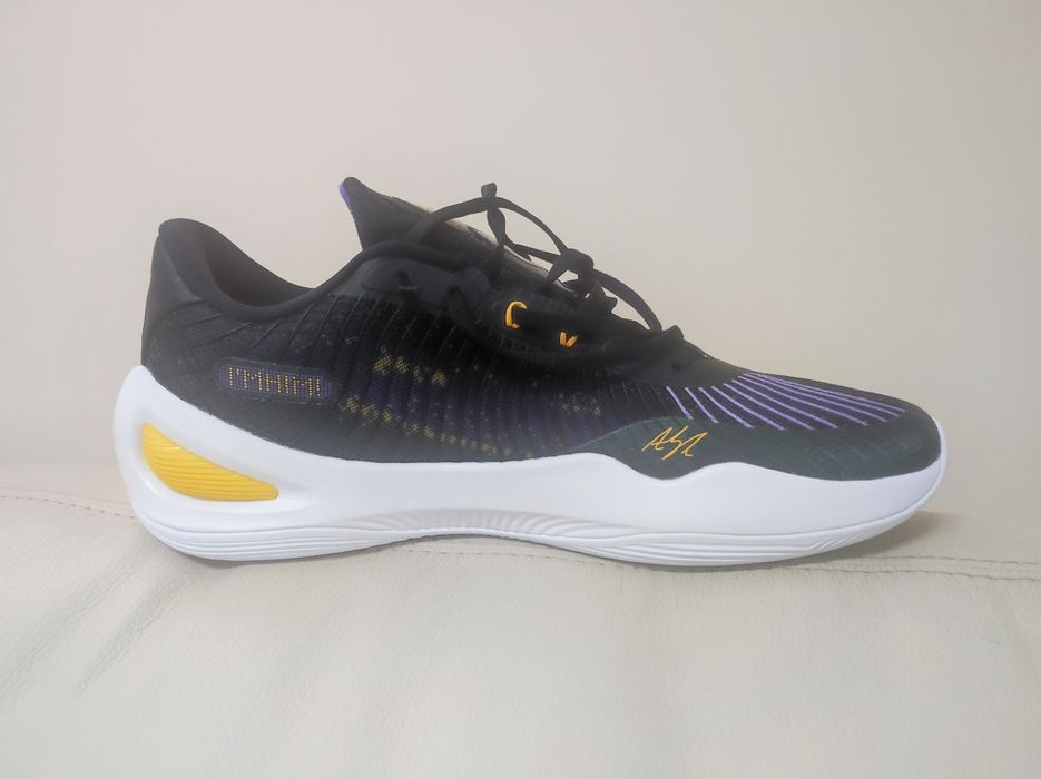 Продам кроссовки баскетбольные AR 1