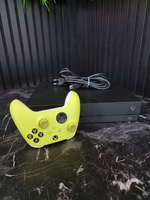 Noble Amanet - Xbox One X, 1TB, 1 Joystick