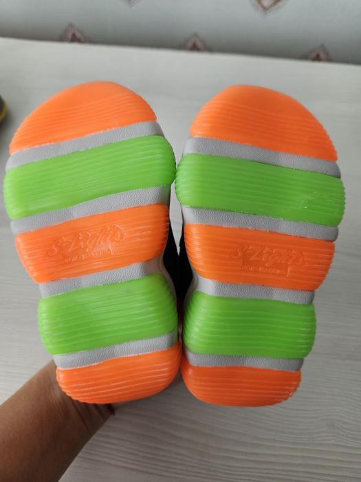 Детские кроссовки