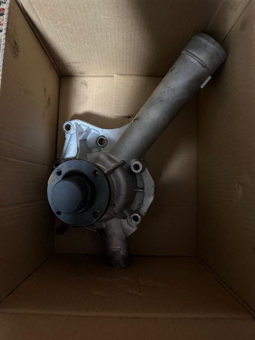 Помпа Mercedes Benz w202