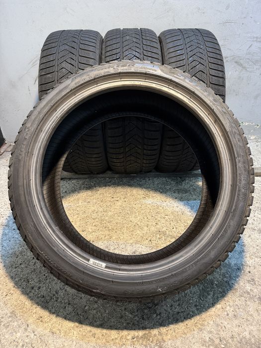 Гуми 245/40/19 PIRELLI Sottozero Winter
