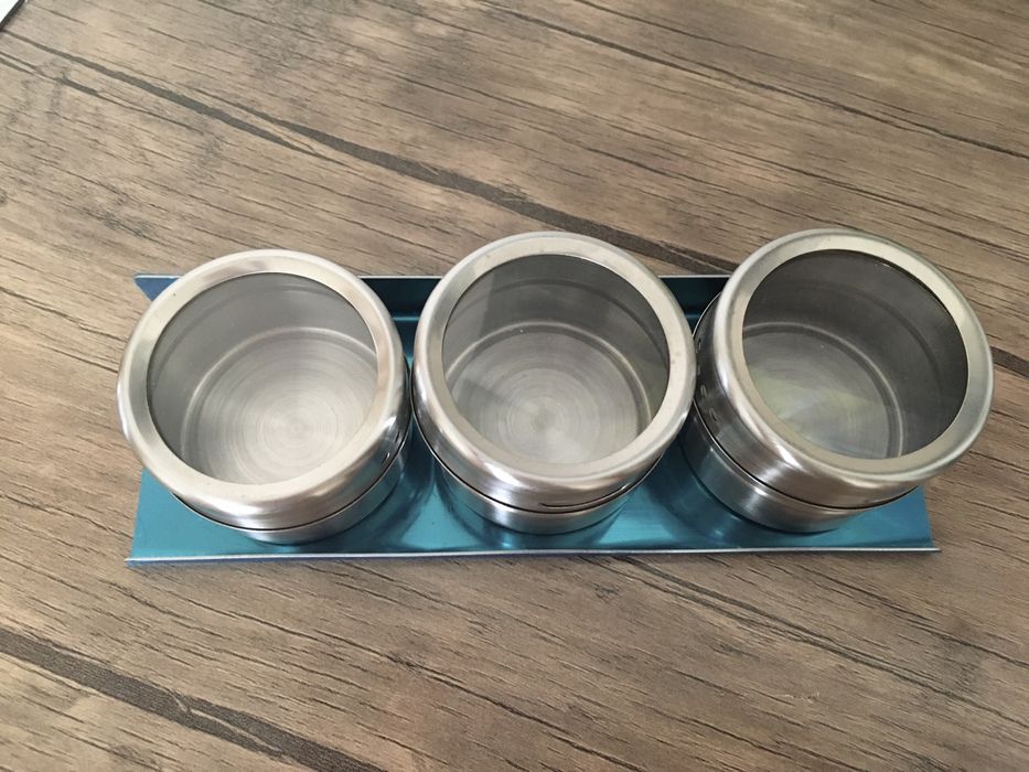 Набор магнитных банок для специй на подставке