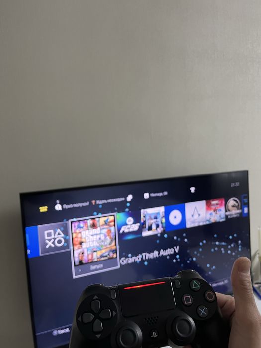 Плейстейшн 4 и 14 игр