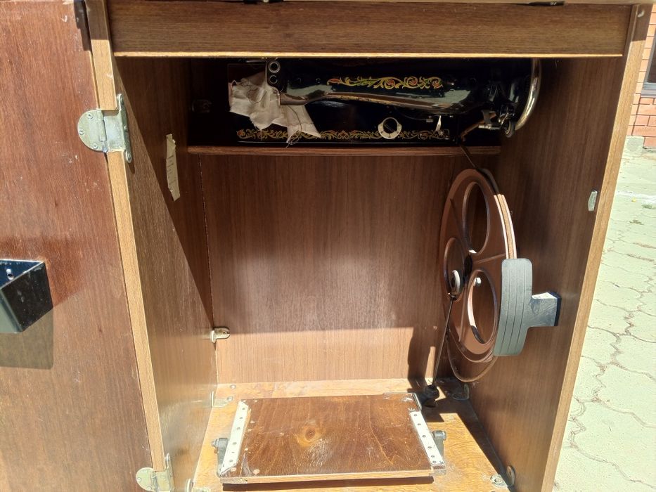 Продам швейную машинку