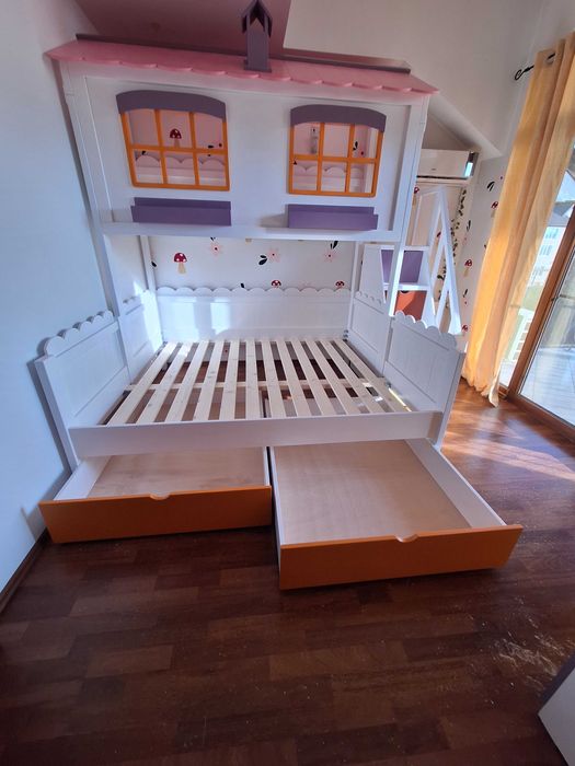 TRANSPORT GRATUIT.Pat tip casuta cu tobogan. Cod 2814