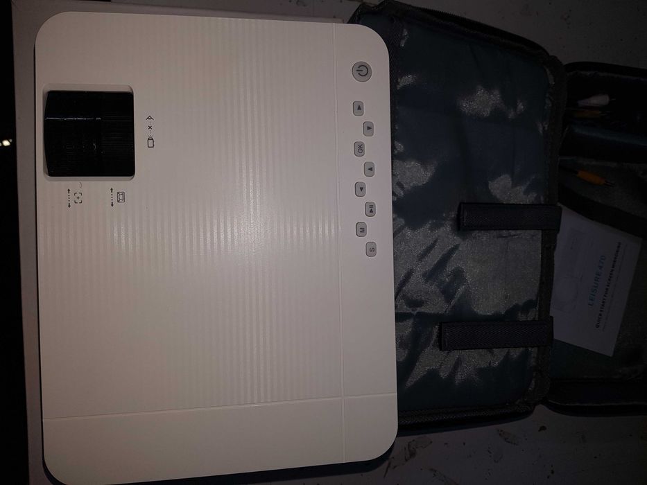 Vând videoproiectoare