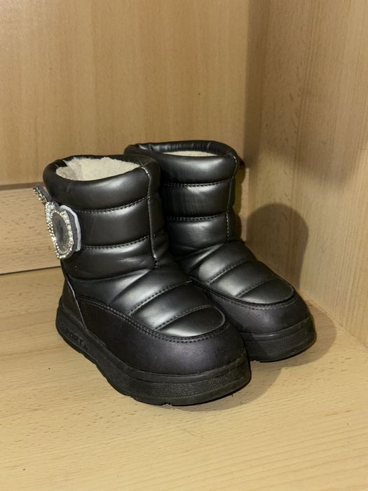 Продам детские зимние ботинки