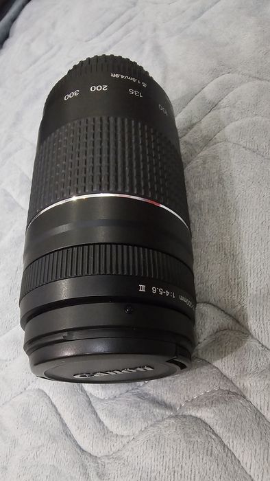 Продам Canon EOS 550D + объектив EF 75-300mm
