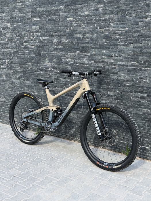 Trek slash se gen5 flight attendant