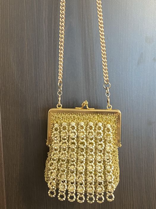 Gentuta eleganta, metalica