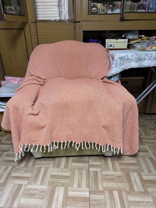 Продам 2 дивана и 1 кресло