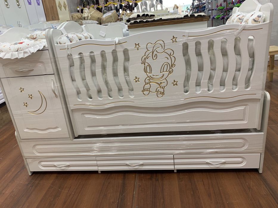 Шкаф и кровать как новый